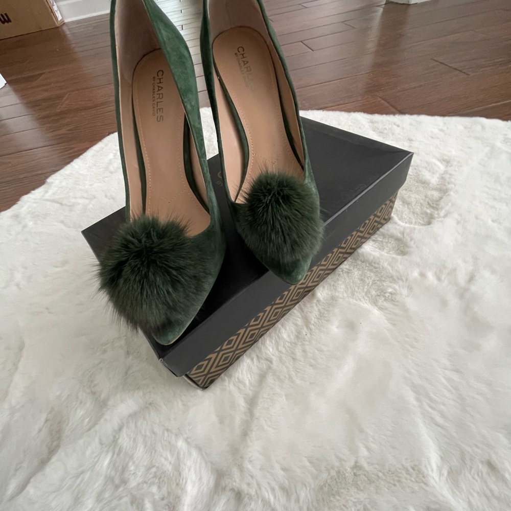 Charles David green pumps size 9